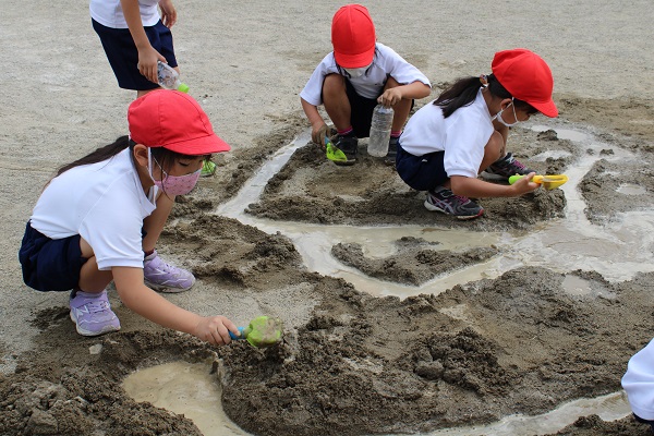 1年生 砂場遊び | 美濃加茂市立伊深小学校