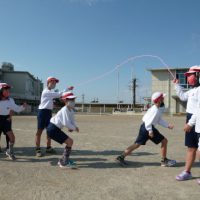 ３年学年体育「大縄跳び」