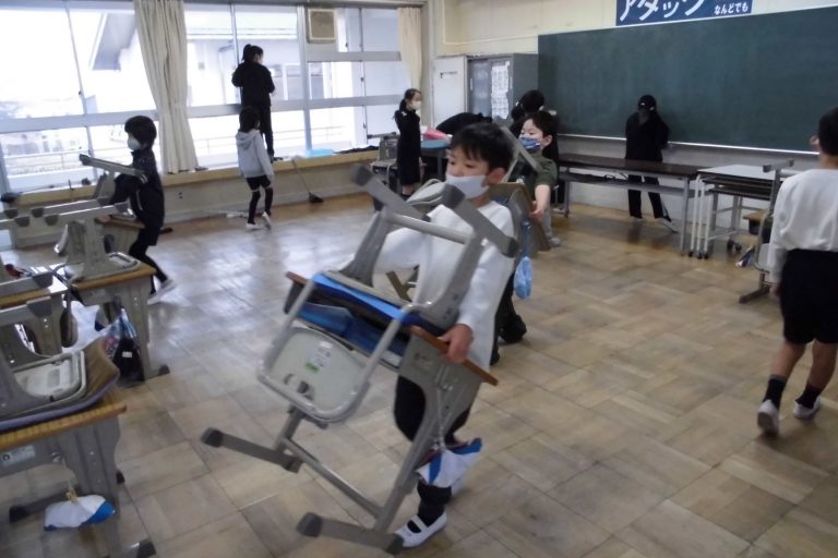 掃除の仕方や道具の使い方が上手になりました（南舎2階） 美濃加茂市立加茂野小学校