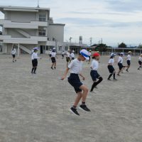 ５年体育「表現運動」（縄跳びダンス）の練習