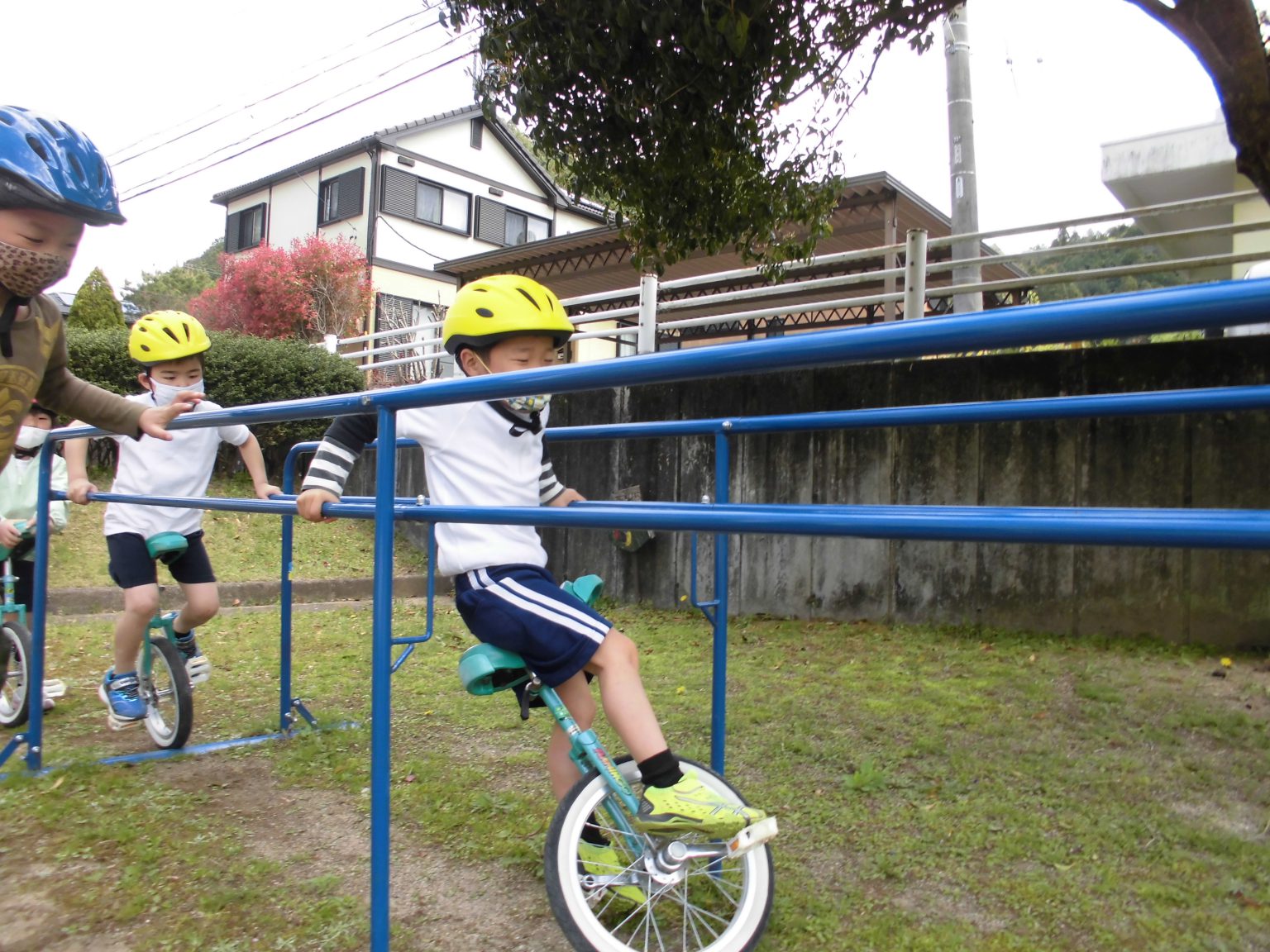 初めての一輪車 美濃加茂市立三和小学校 初めての一輪車 美濃加茂市立三和小学校
