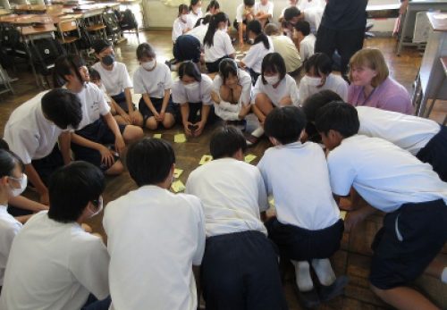 ダボ学生派遣団の学校訪問（10月8日）