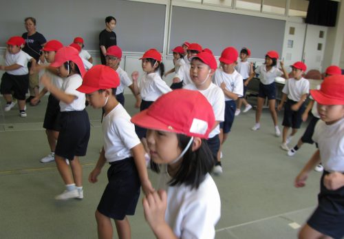 運動会に向かって行きます。　～1，2年体育～