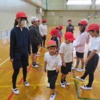 １年生と６年生が一緒に！　～１，6年生　体力・運動能力調査～