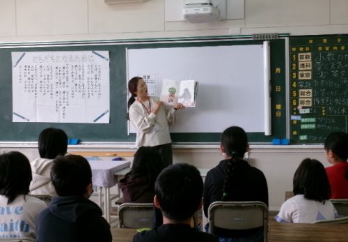 今年度も地域の方に、読み聞かせをしていただきます。