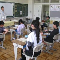 「うわぁ、（実が）できているぅ～。」　～６年・梨づくり～