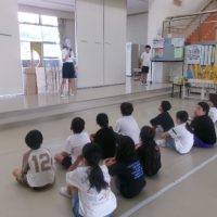 山之王さま、大変です！　～児童会運営委員のあいさつキャンペーン～