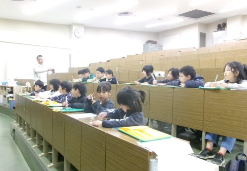 「可愛いィ～」がいっぱい！　～１，２年・社会見学～