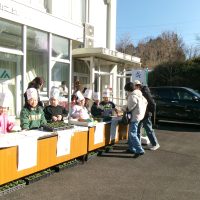 「お花はいかがですか～。」　～２年・花の苗販売～