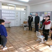 また、昔の遊びをしたよ！　～1年・生活科～